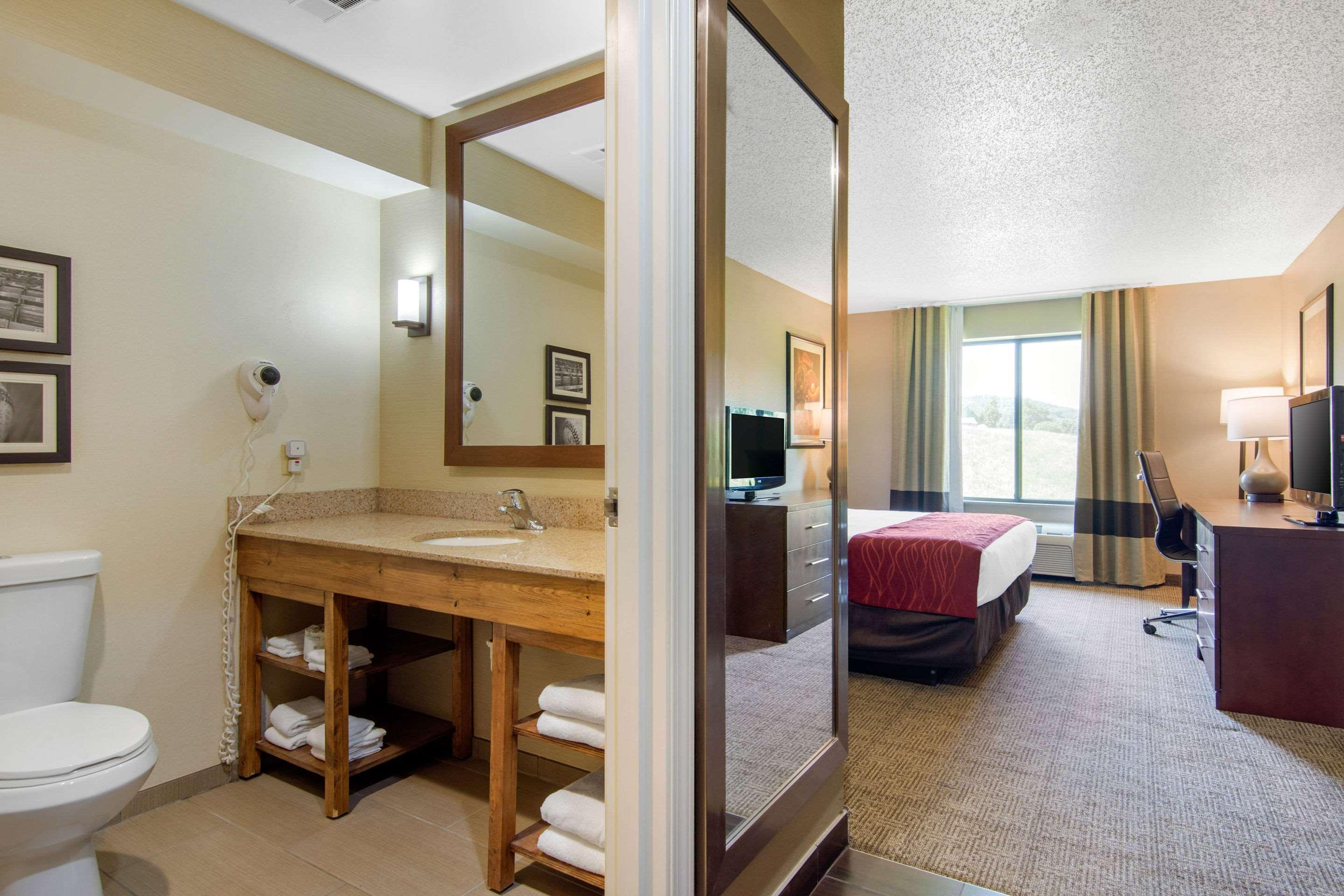 Comfort Inn & Suites Cooperstown - Milford Exterior photo