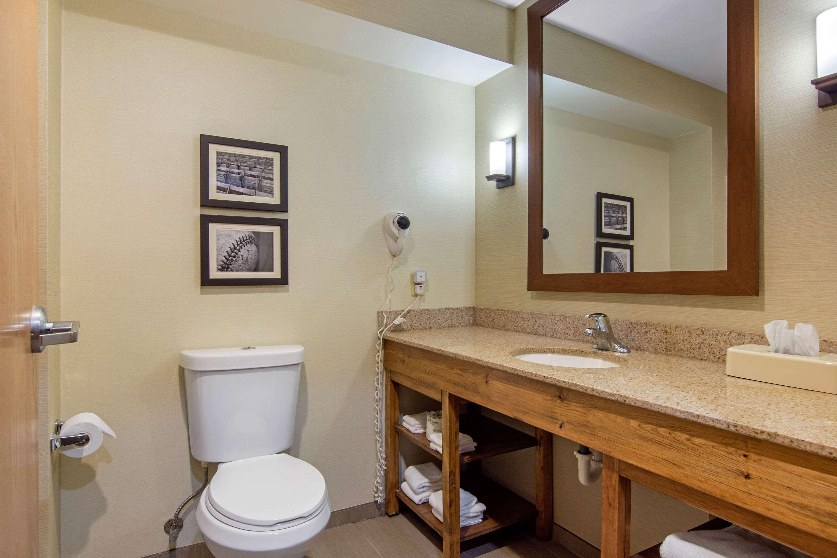 Comfort Inn & Suites Cooperstown - Milford Exterior photo