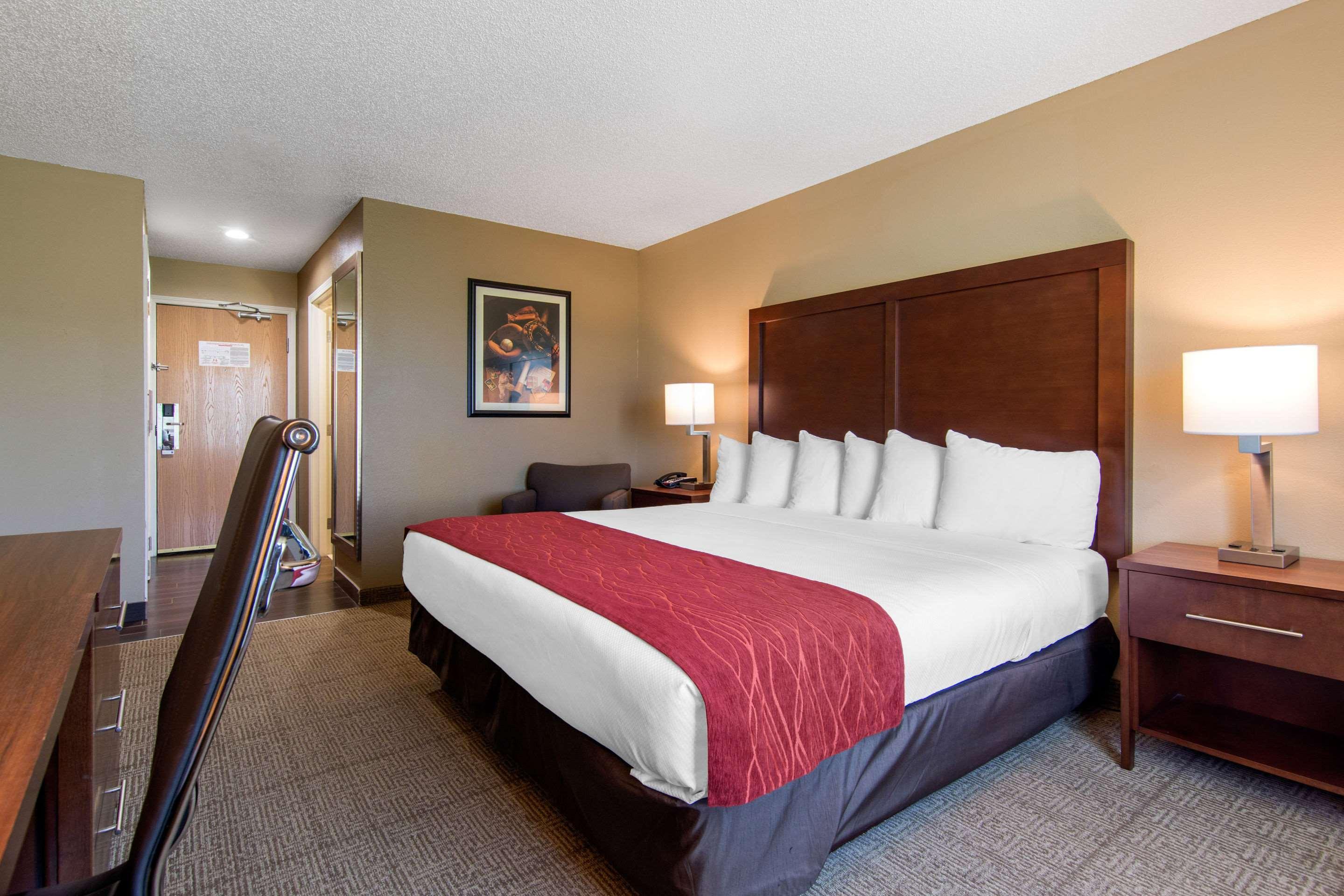 Comfort Inn & Suites Cooperstown - Milford Exterior photo
