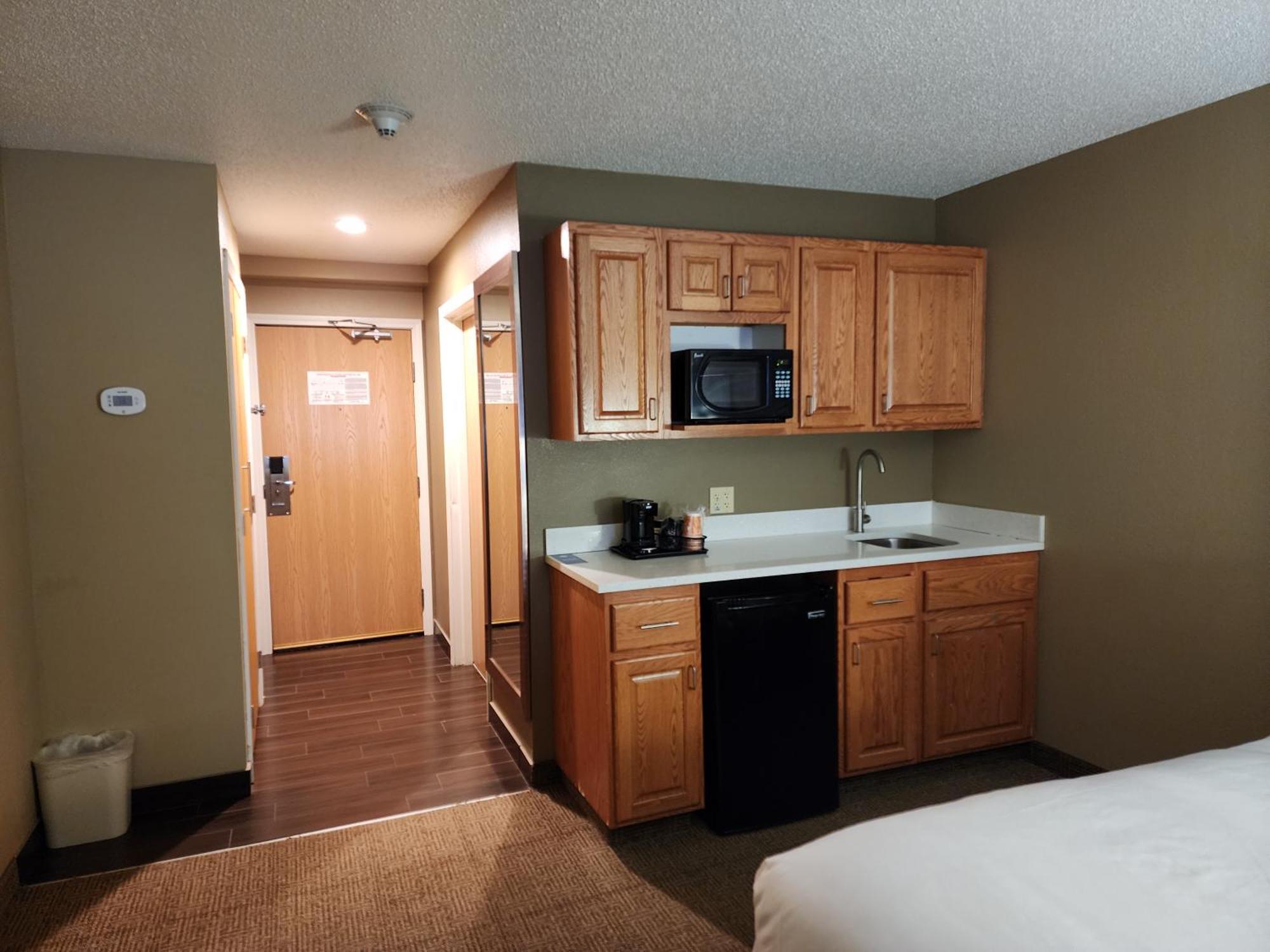 Comfort Inn & Suites Cooperstown - Milford Exterior photo